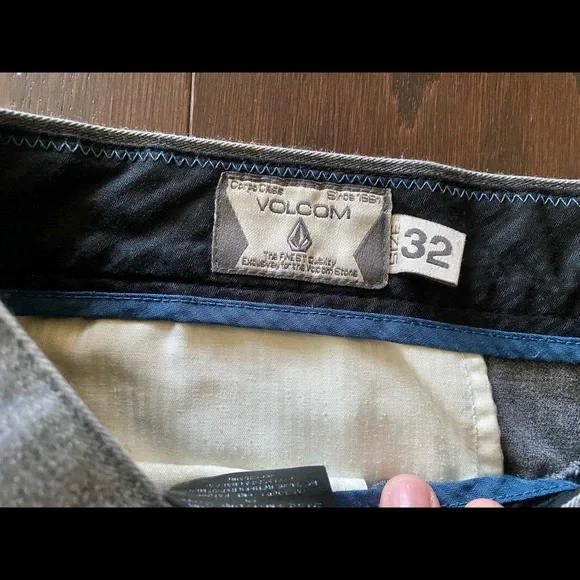 2 bundle Volcom Shorts - Picture 7 of 9